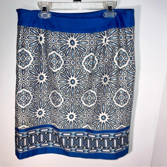 Ann Taylor,4, pleated slant pockets geometric print solid contrast waist and hem - Picture 2 of 7